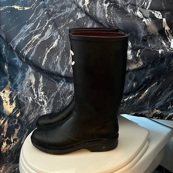 Chanel rain boots - Picture 5 of 8